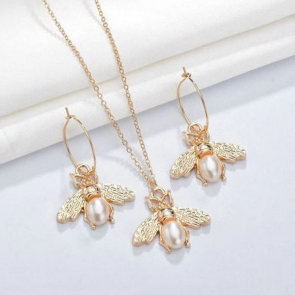 Insect Earrings & Necklace - Picture 2 of 10